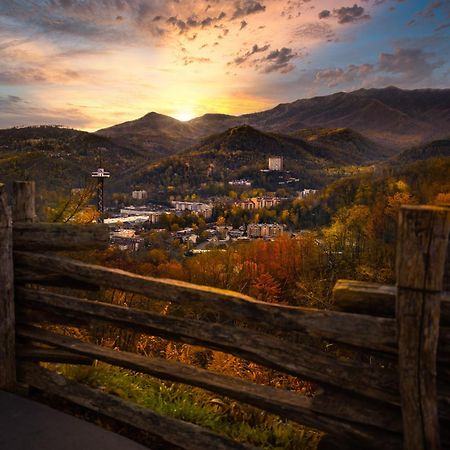 Majestic View Lodge, Amazing Views, Hot Tub, 1089 Free Tickets Each Paid Day, Dollywood And More Gatlinburg Eksteriør billede