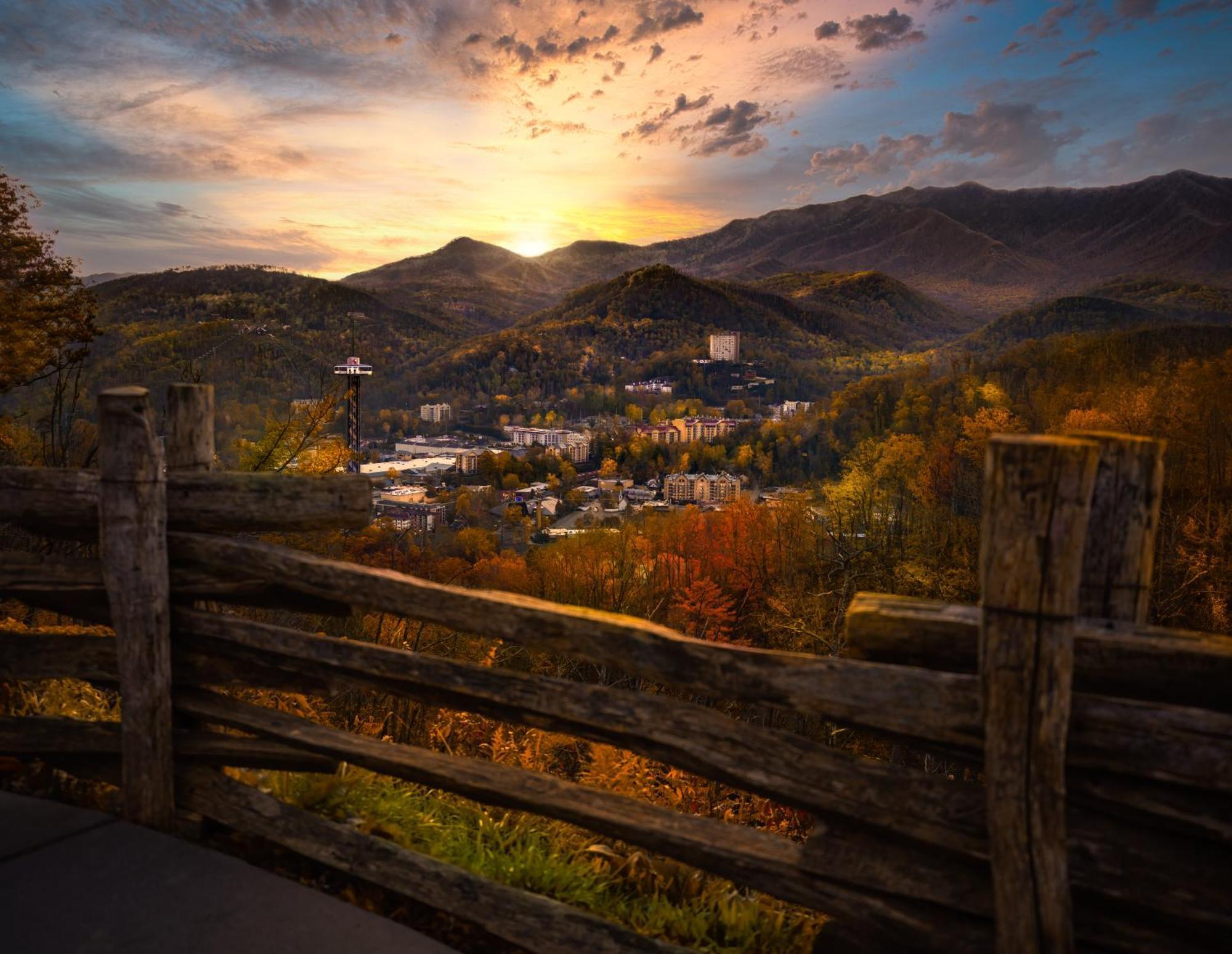 Majestic View Lodge, Amazing Views, Hot Tub, 1089 Free Tickets Each Paid Day, Dollywood And More Gatlinburg Eksteriør billede