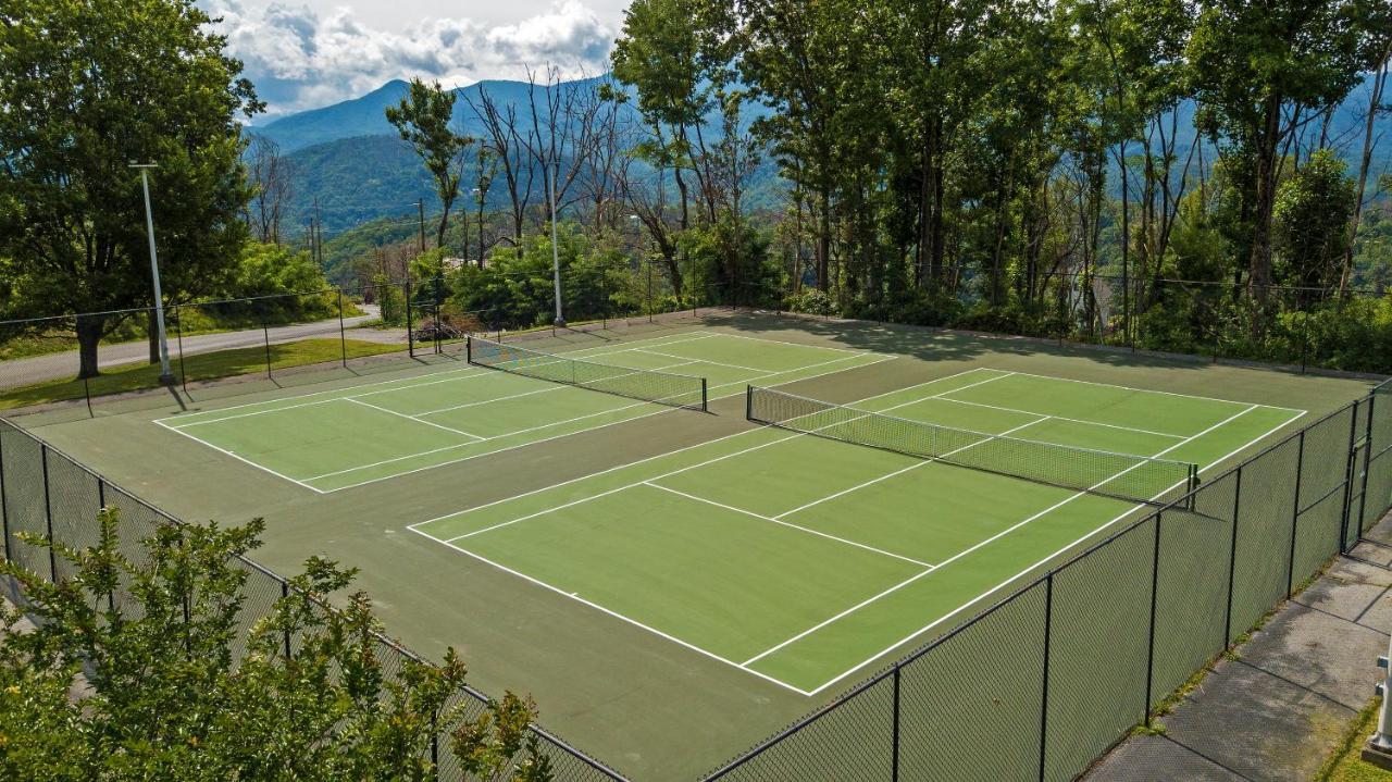 Majestic View Lodge, Amazing Views, Hot Tub, 1089 Free Tickets Each Paid Day, Dollywood And More Gatlinburg Eksteriør billede